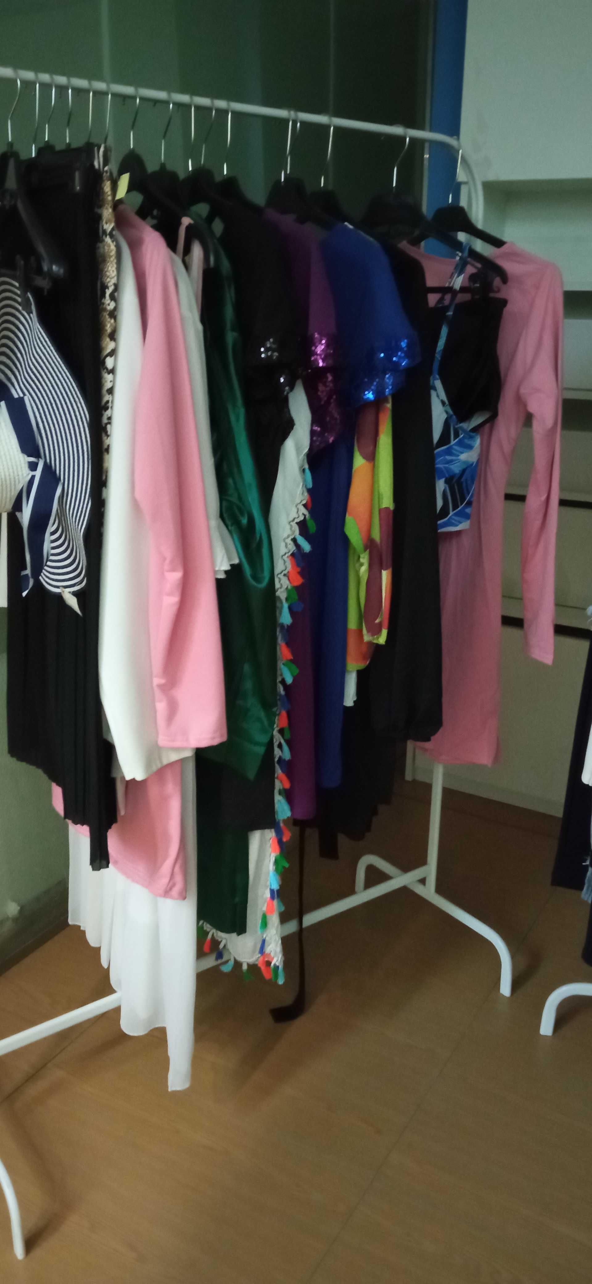 Lote de roupas femininas