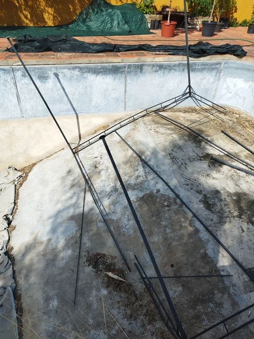 Gazebo com estrutura em aço para peças