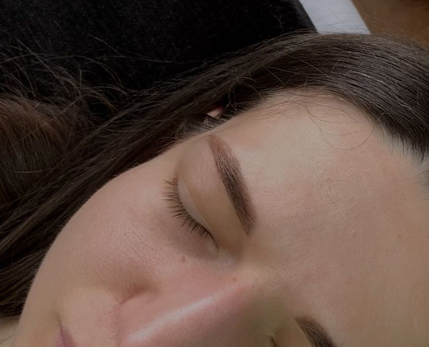 Нарощування вій брови