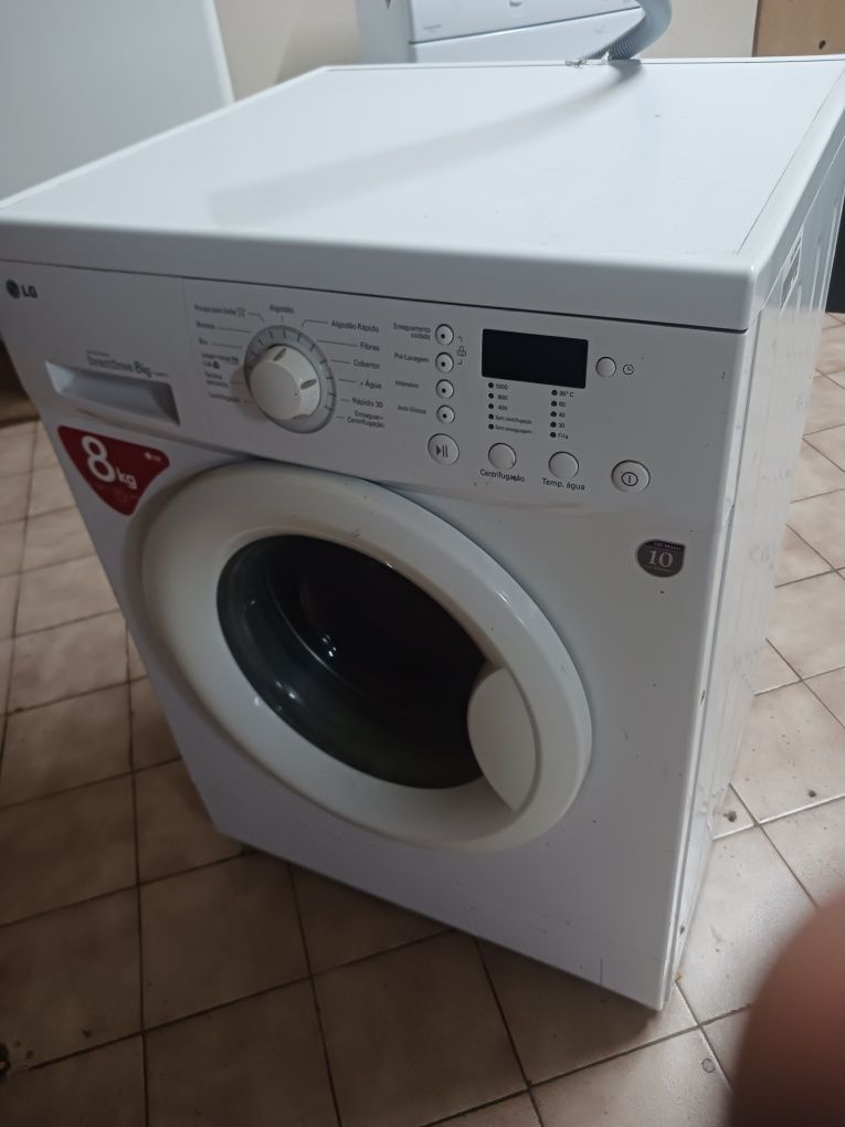 Vendo máquina de lavar roupa LG 8 kg classe A+ , em ótimo estado possi