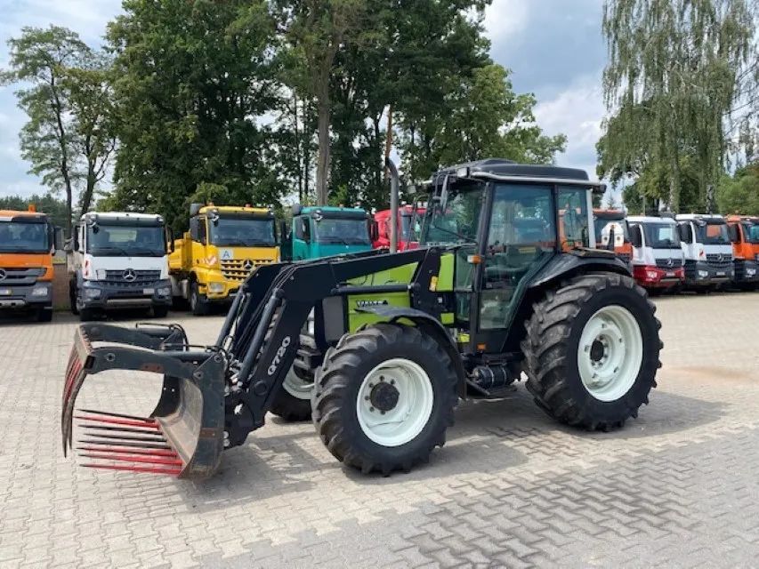 Valtra Valtra 900-4 4x4  1024 Nr ref VALTRA 900-4 4X4 CIĄGNIK ROLNICZY 2002 r Z NIEMIEC