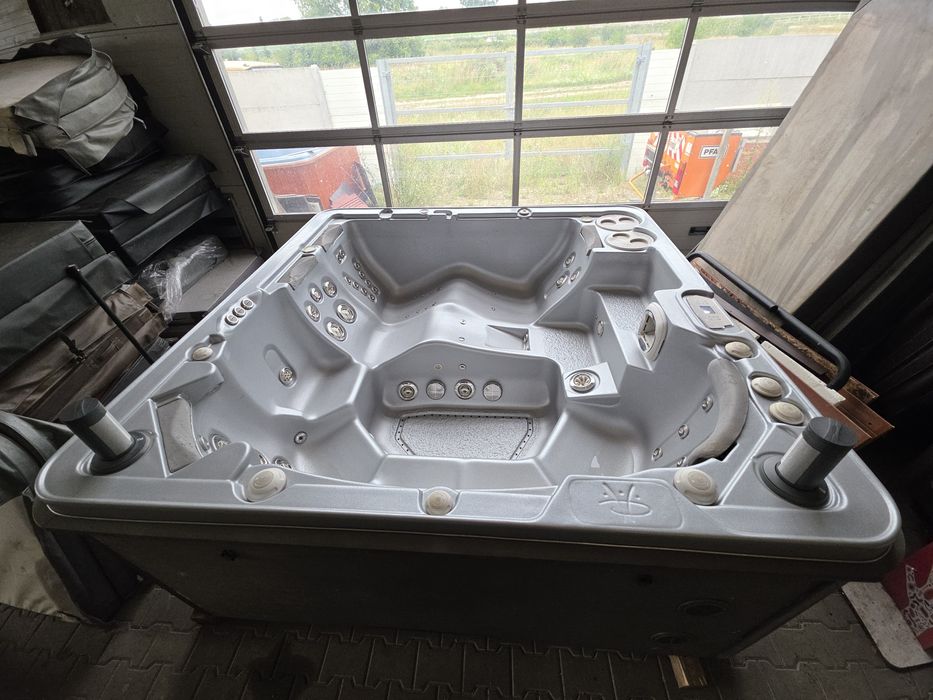Jacuzzi smoczyszczace hydropool xxl 240x240cm 7 osob 2 lezanki taras