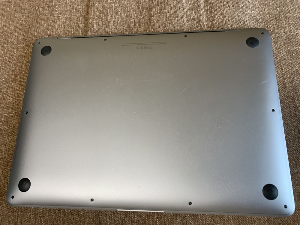 Макбук Apple MacBook Air 13" M1 8/256GB 2020