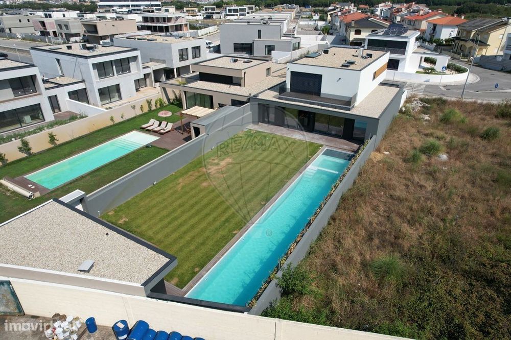 Moradia T5 para venda