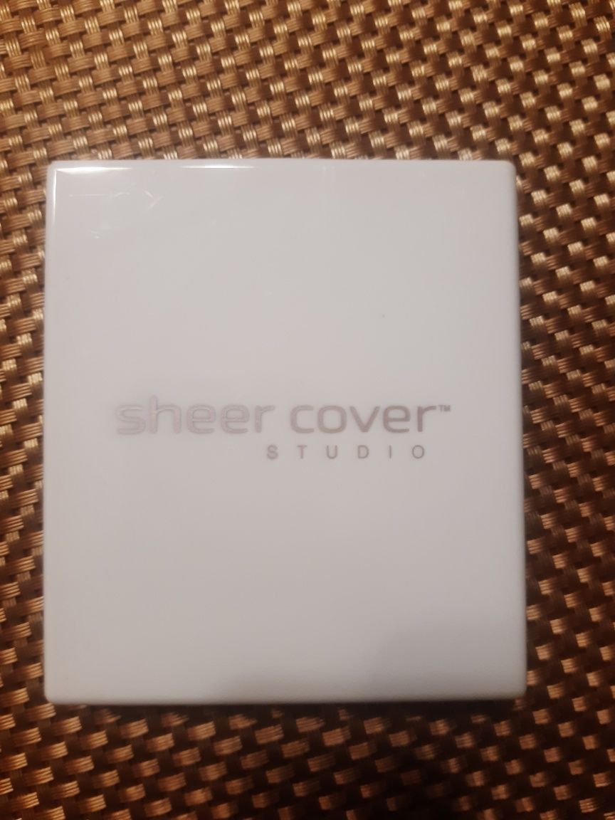 Kosmetyki do makijażu Sheer Cover Studio