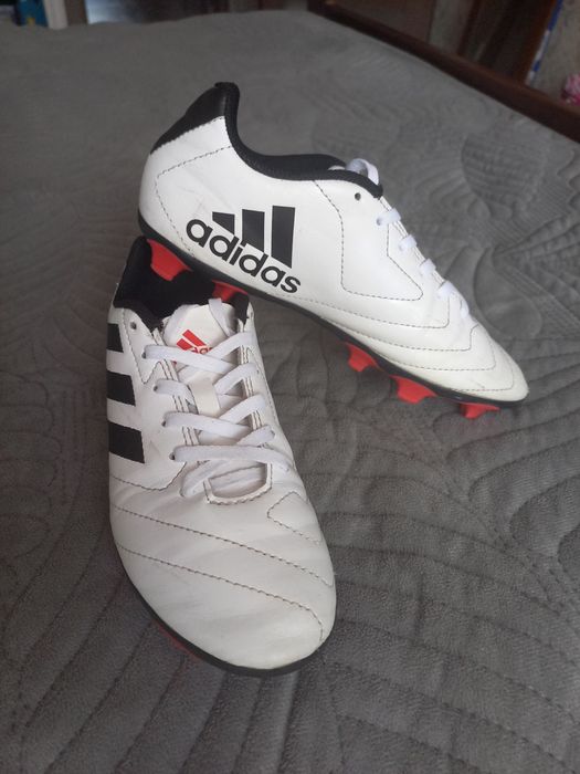 Буци Adidas для футболу