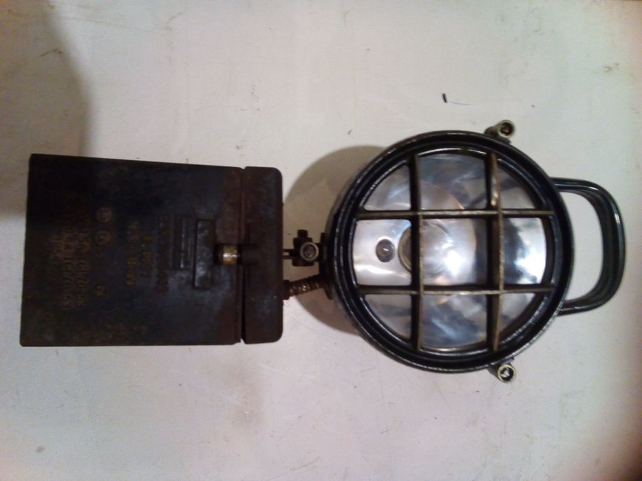 Stara lampa zabytek motoryzacja