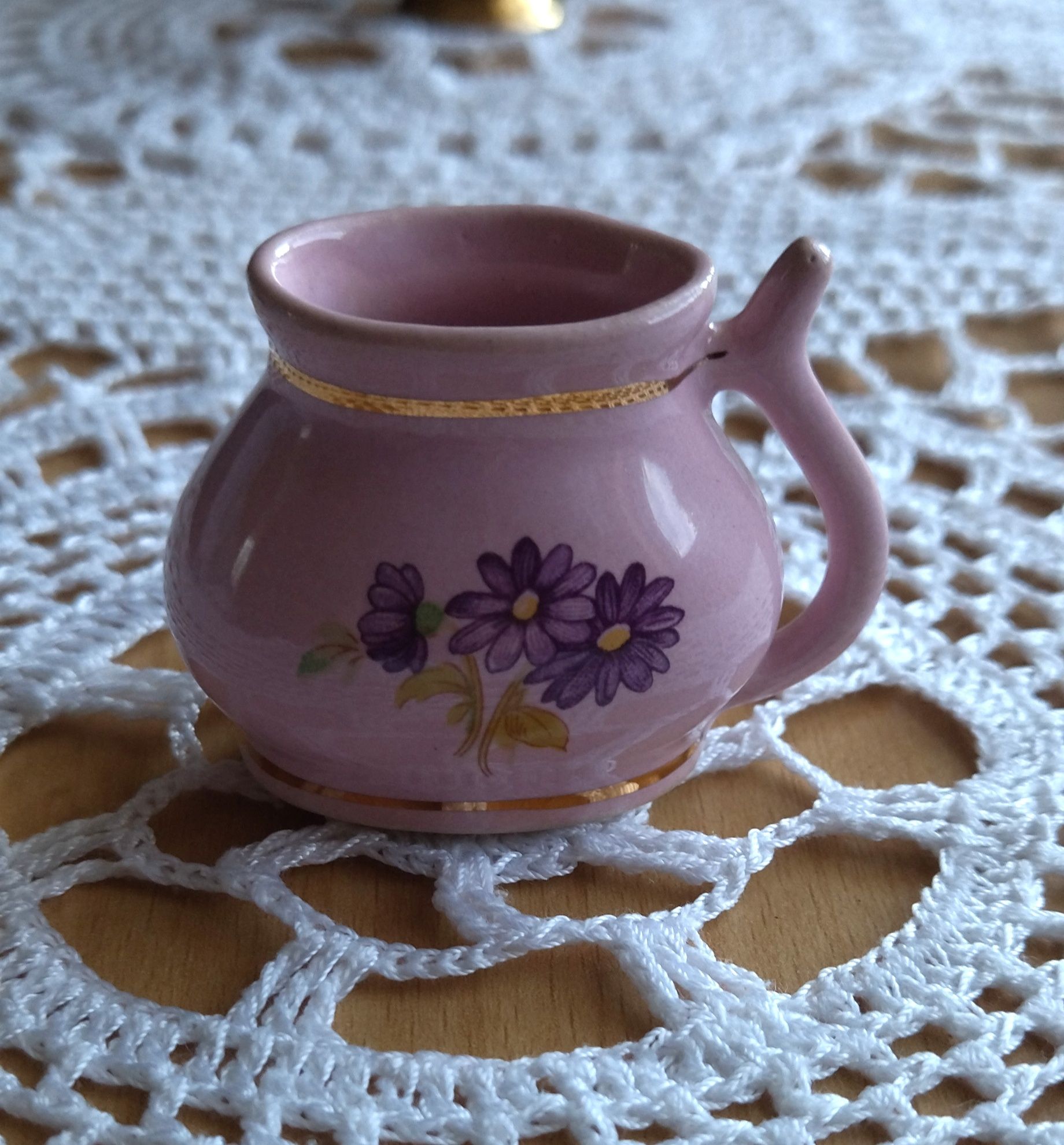 Figurka, różowa porcelana, miniaturka