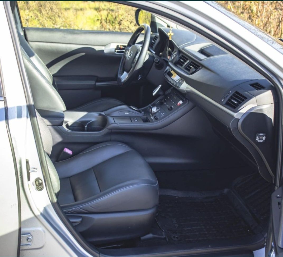 Lexus CT 200h Hybryda poj 1.8 Automat