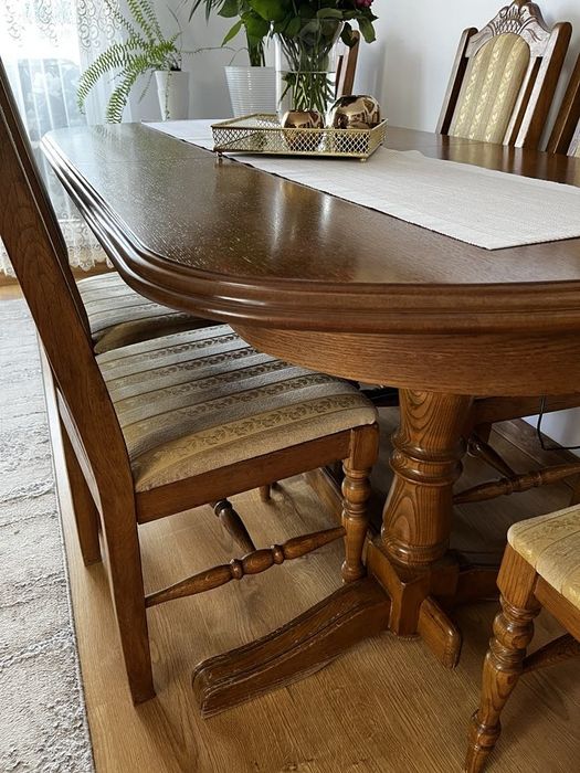 Stół z krzesłami drewniane