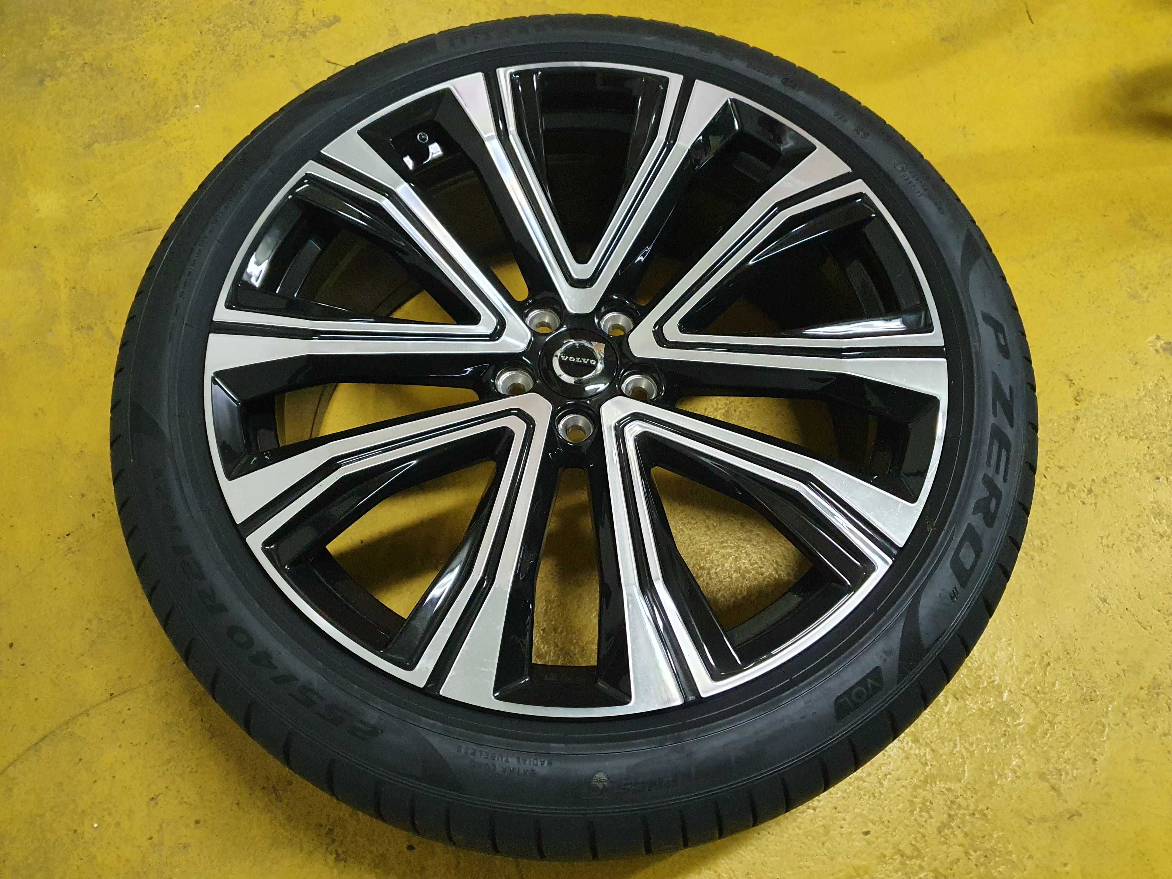 21 Volvo XC60 XC40 R-Design 5-V Spoke Black Diamond 255/40 5x108 Lato