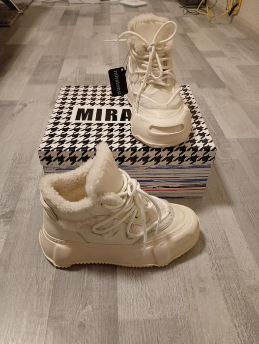 Кросівки НОВІ, зимові жіночі шкіряні з натуральним хутром