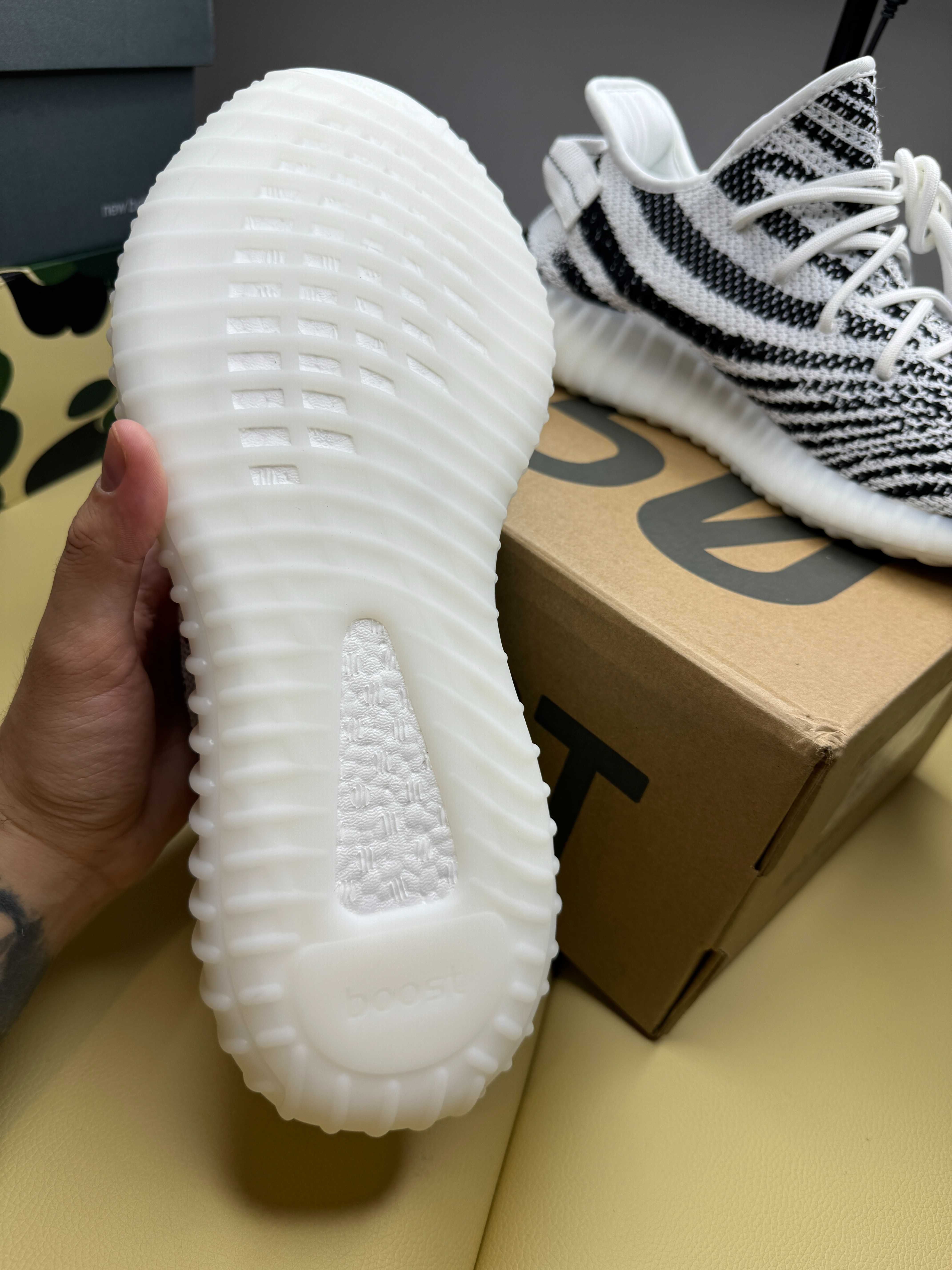 Buty Adidas Yeezy 350 Zebra, rozmiar 38,5