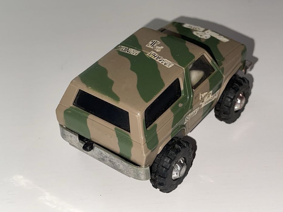 Stary Jeep Creata Hong Kong 1982 rok zabawka pojazd znokresu PRL