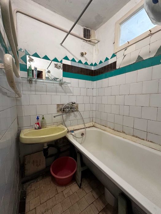 Продам 4  ком  кв  в  р-ні  Боевой  вул   Льотна  1     5/5 пан дома