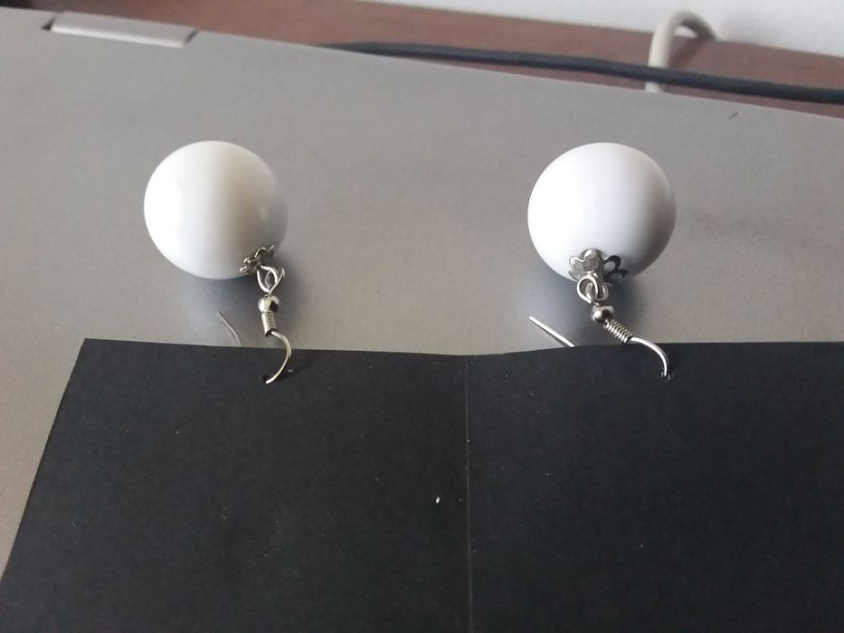 Brincos brancos, pendentes, vintage com 20mm de diâmetro