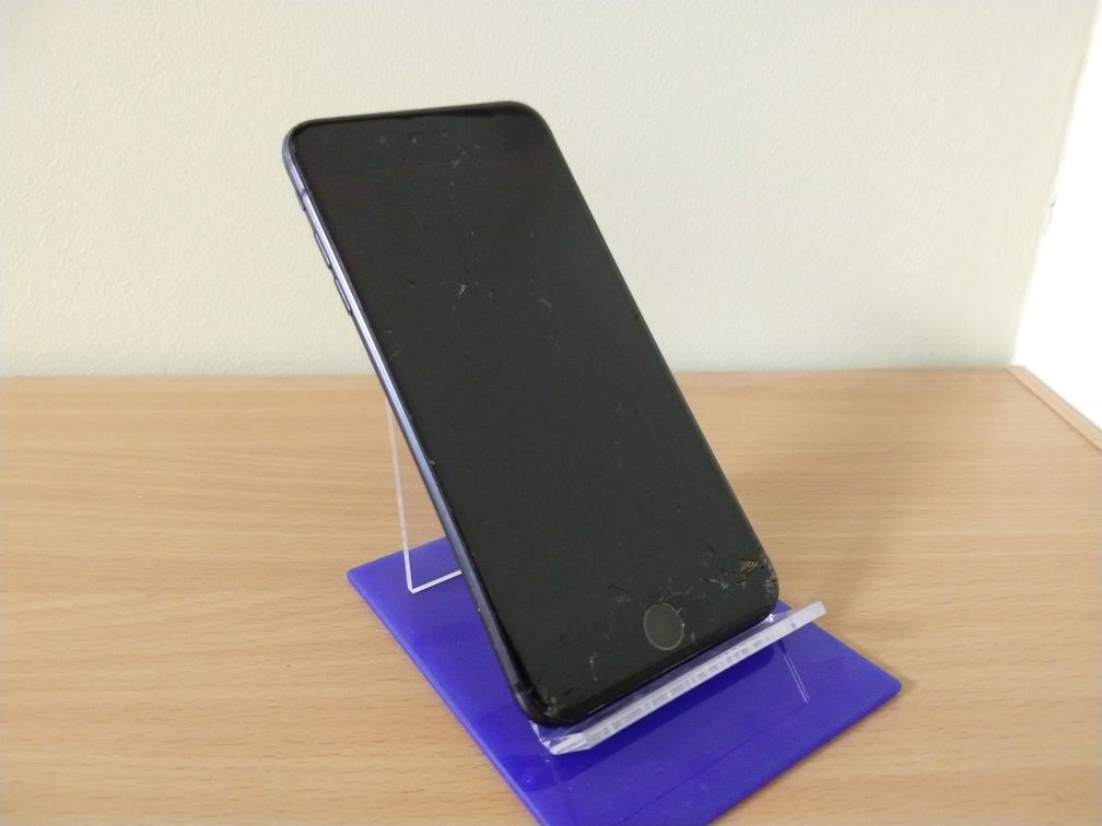 Iphone 7 plus продам.