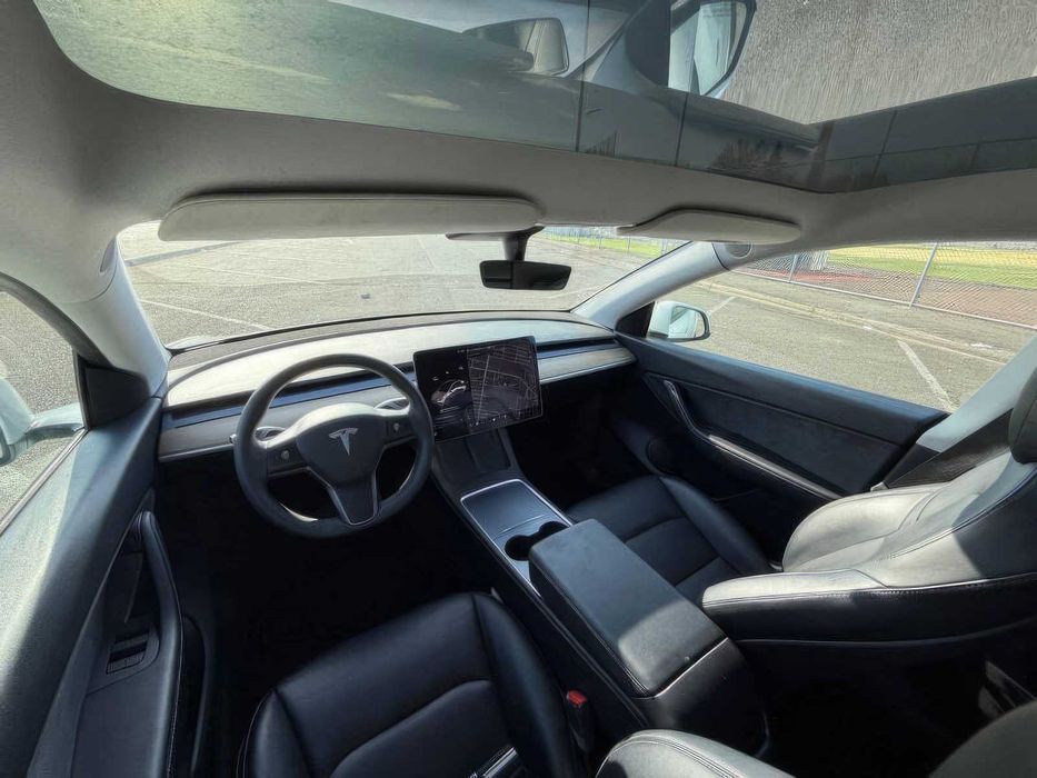 Tesla Model Y Long Range      2021