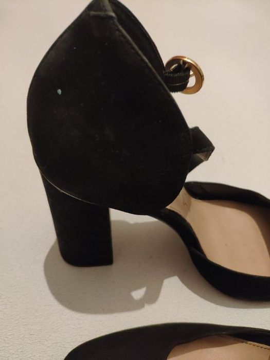 Sapatos de salto alto - pretos