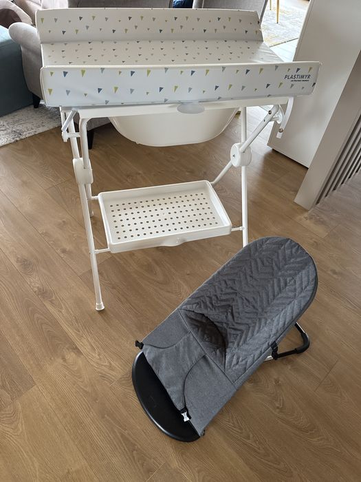 Banheira trocador e cadeira