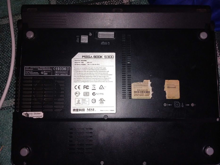 Мсі Мега Бук с 300