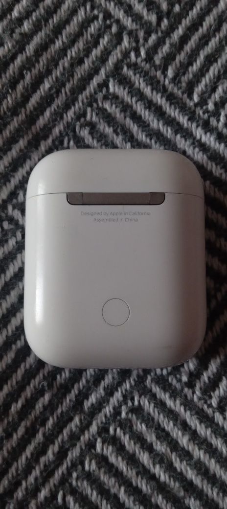 Продам бокс AirPods 1
