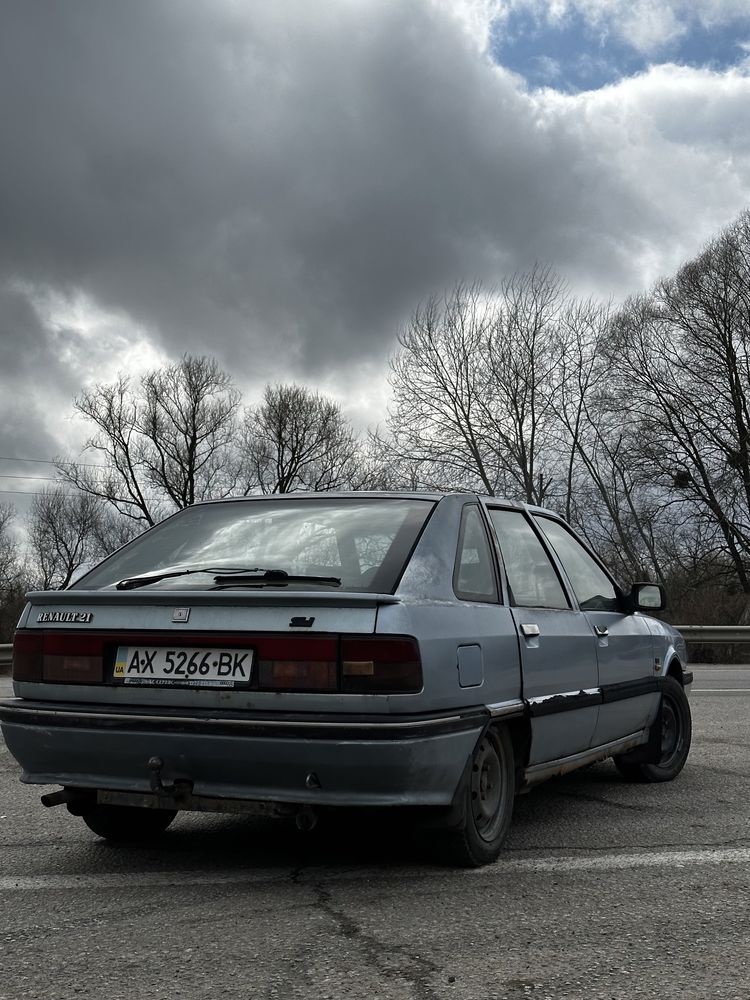 Срочно,Renault 21