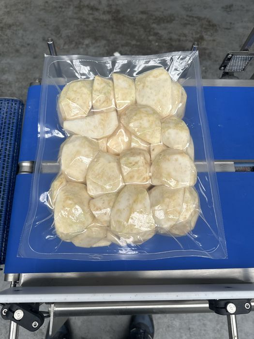 Ziemniaki oraz warzywa obrane pakowane Vaccum  na rynku