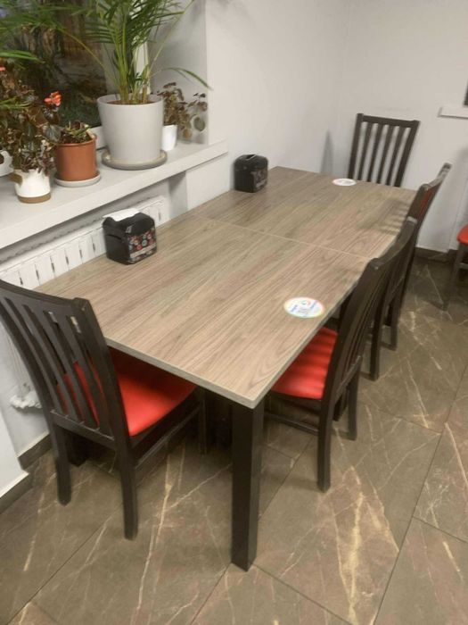 Stół/stoły barowo/restauracyjny wraz z krzesłami