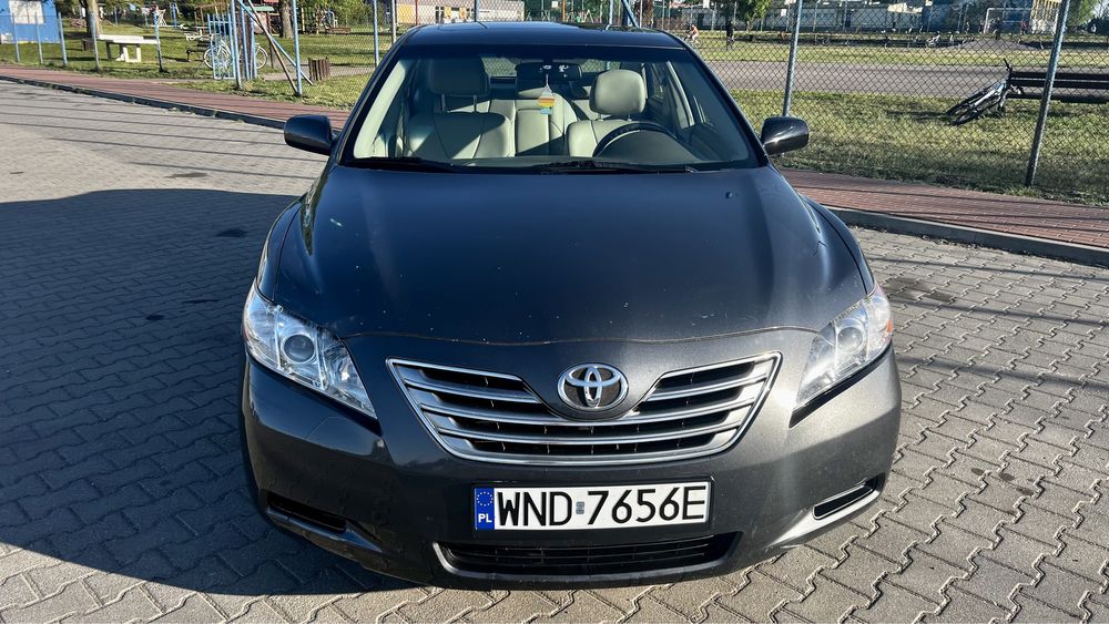 Sprzedam Toyotę Camry, zadbane wnętrze, hybryda, mechanicznie stan bdb