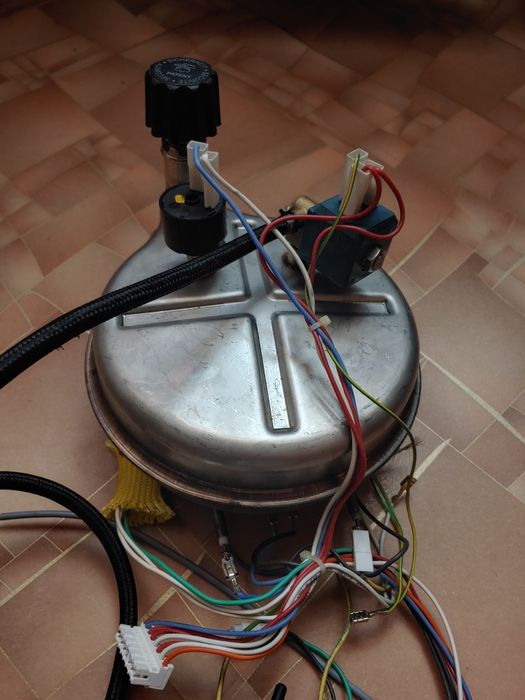 Продам паровой котел для моющего пылесоса со всем обвесом,рабочий