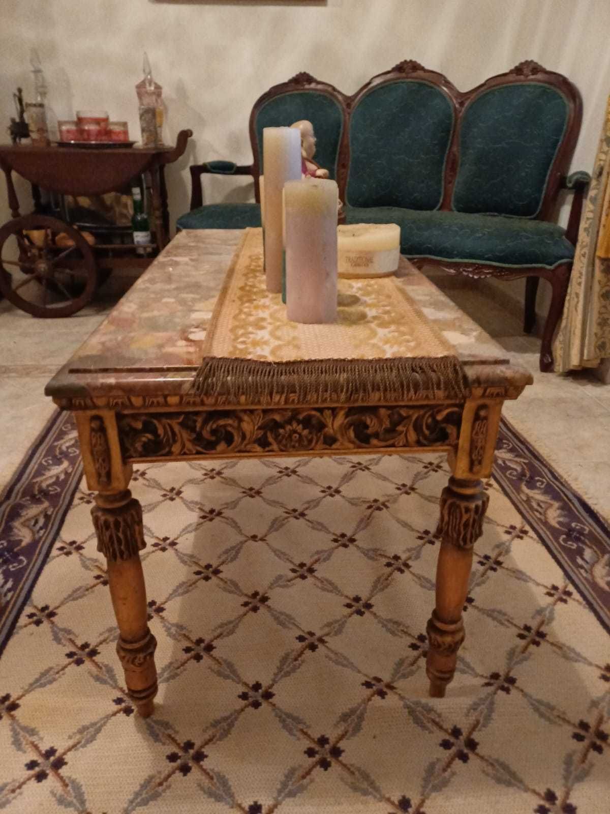 Mesa Sala classica em talha dourada com tampo em marmore .