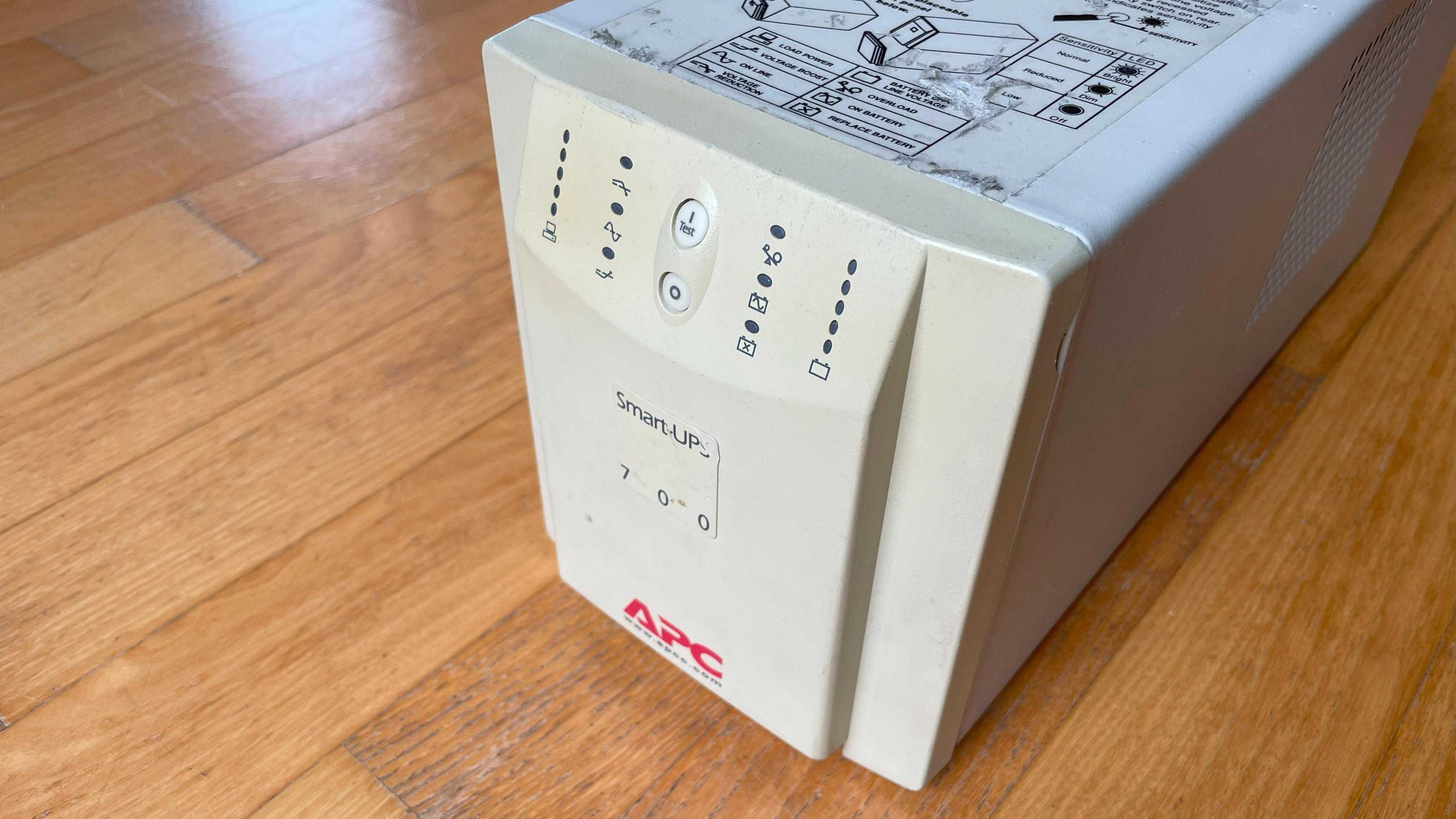 APC SMART-UPS 700I - Zabezpiecz Swój Sprzęt Już Dziś