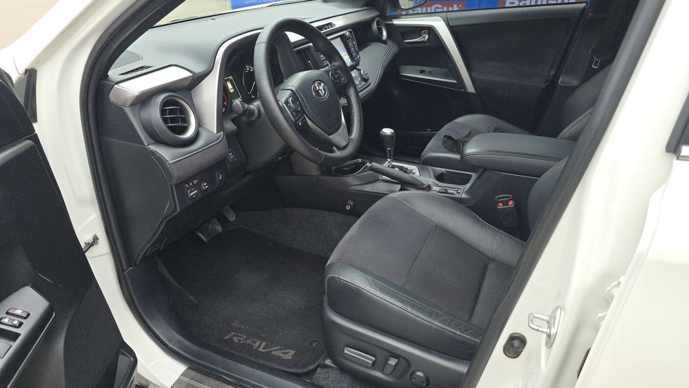 Продам офіційний Toyota Rav4