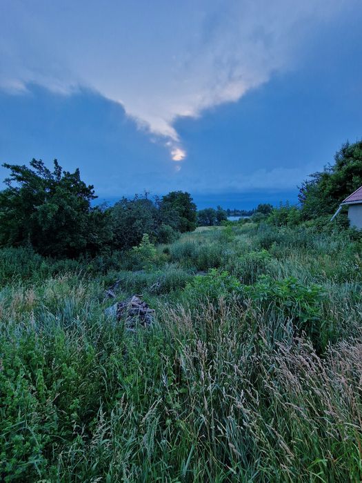 Будинок на березі річки