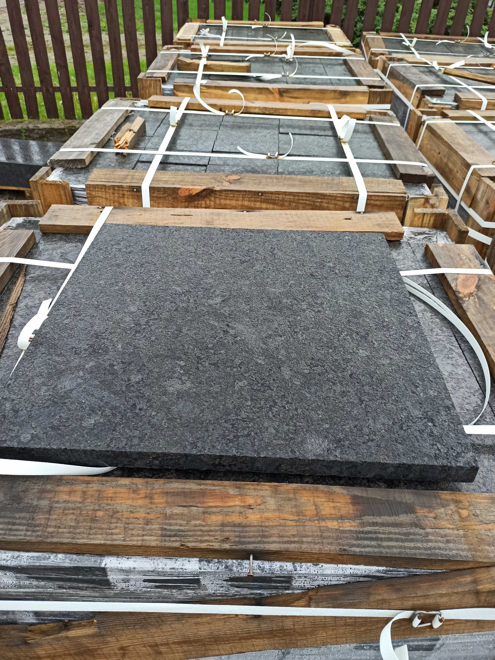 Płyty  Granitowe 60*60*3, 60*40*3,60*30*3 cięto-płomieniowana czarna,i