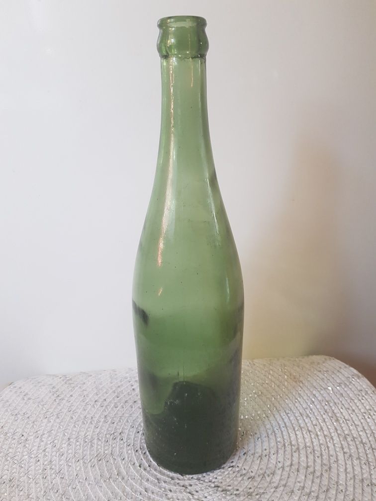 Przedwojenna butelka po francuskiej wodzie mineralnej Badoit