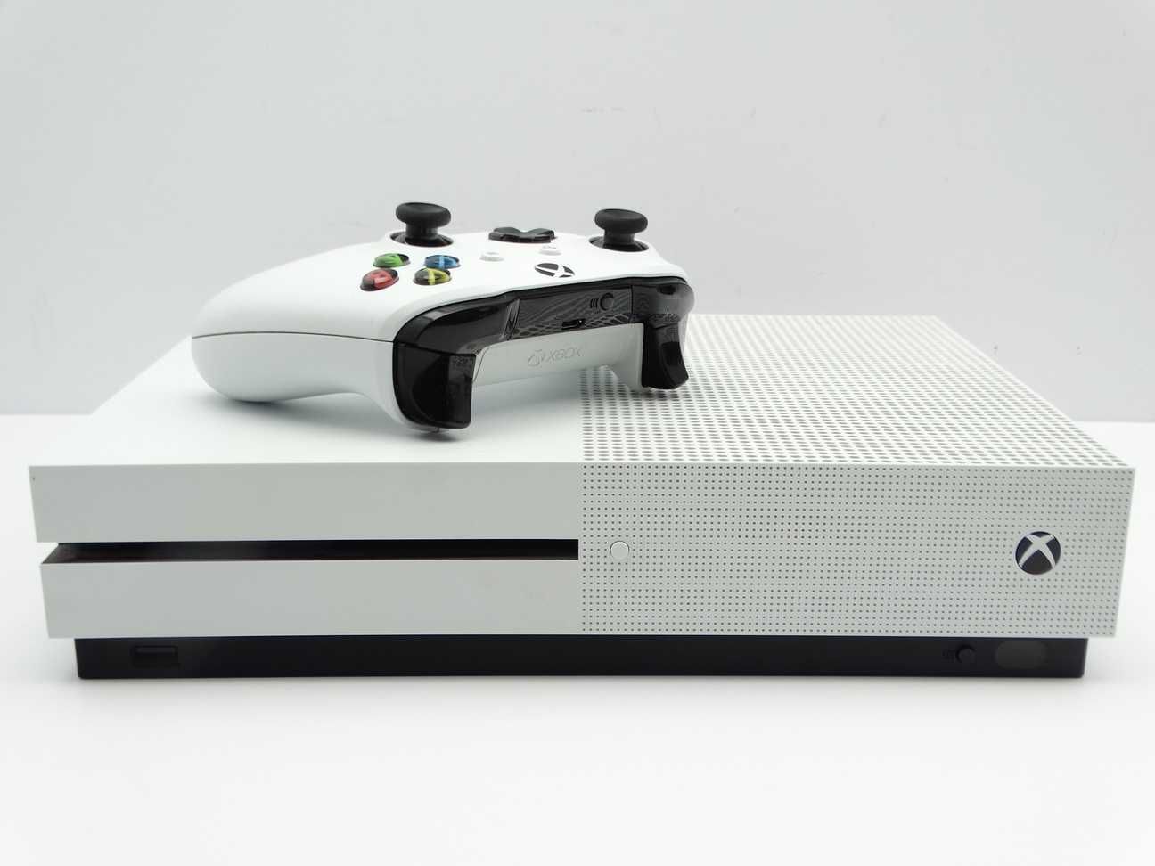 Konsola Microsoft XBOX One S 1TB Model 1681 Pad