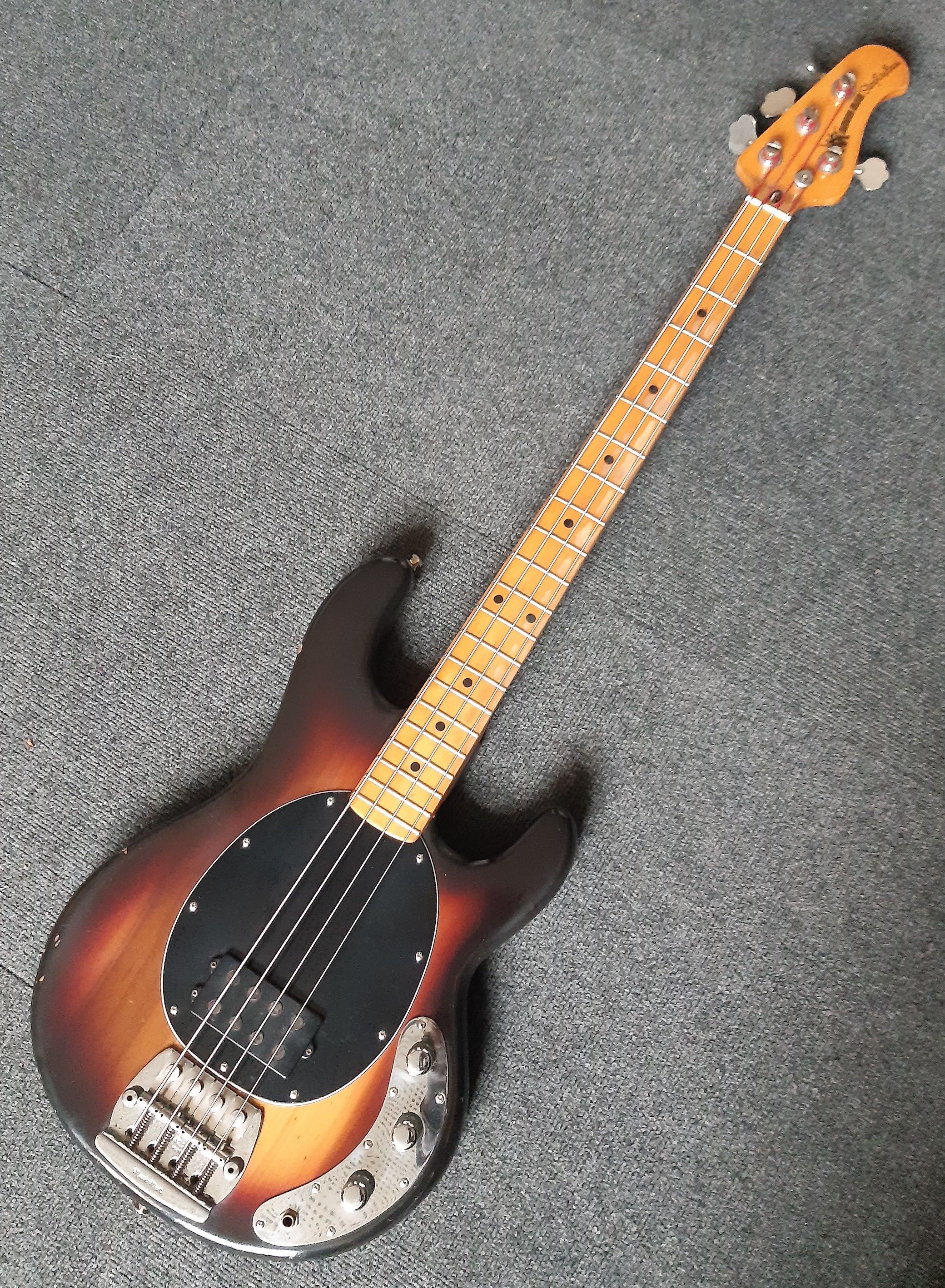 Music Man Sting Ray Bass 1979 rok