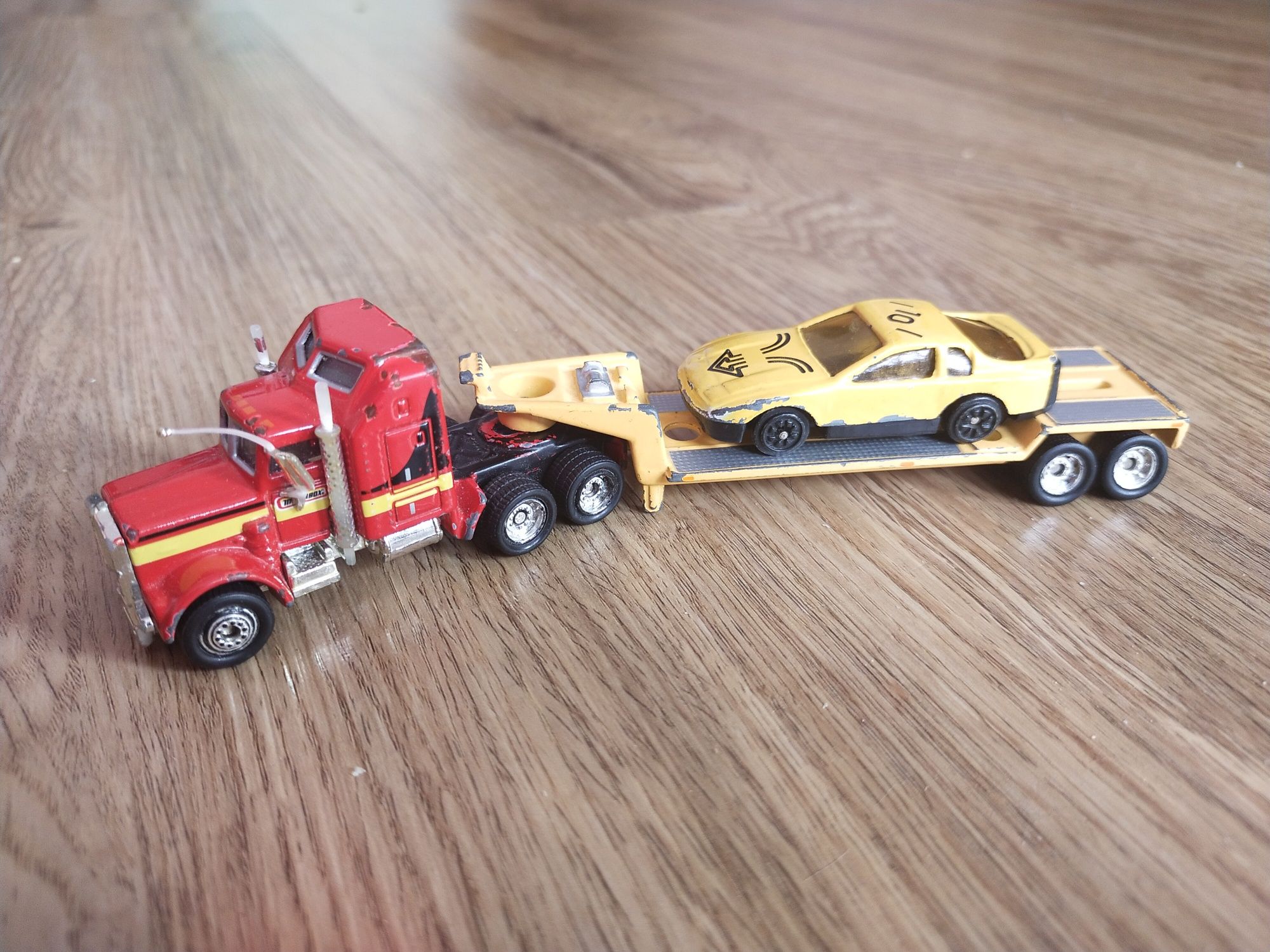 Kenworth aerodyne Matchbox, gumowe opony !