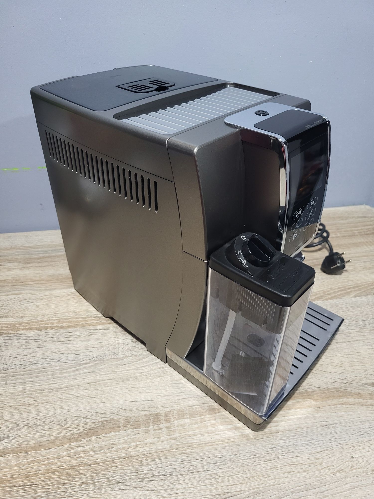 Ekspres ciśnieniowy Delonghi Dinamica Plus dotyk wifi latte FV