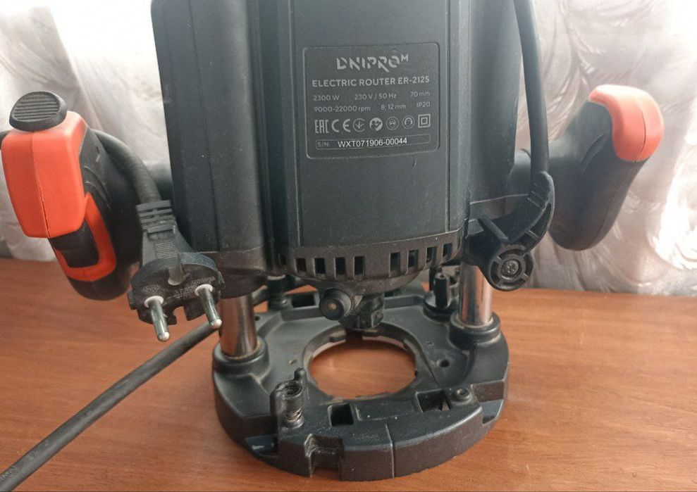 Фрезер Dnipro-M ER-210LX