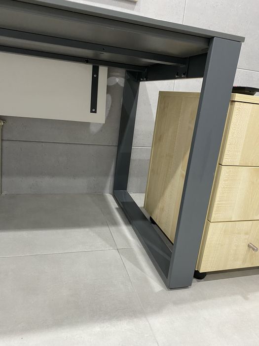 Biurko biurowe meble biurowe