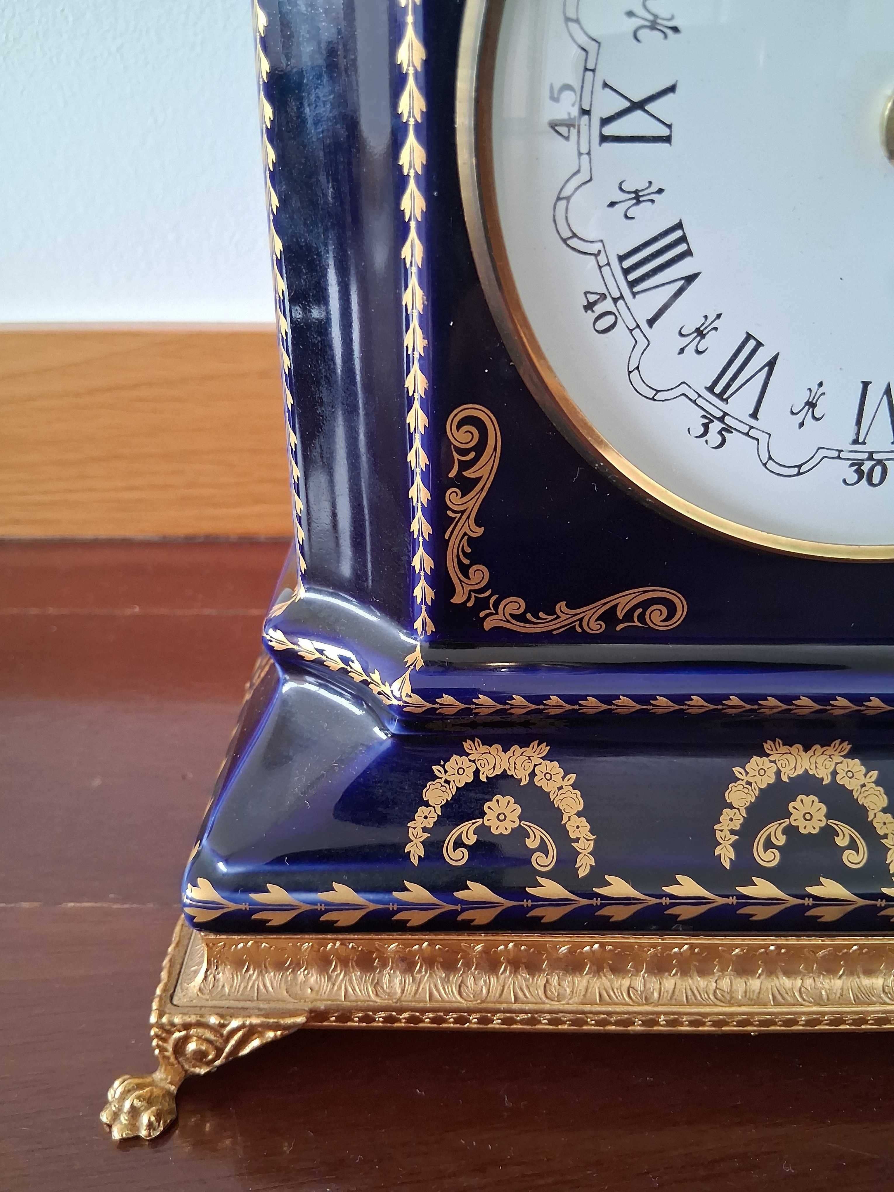 Relógio de mesa - porcelana Limoges e decoração a ouro