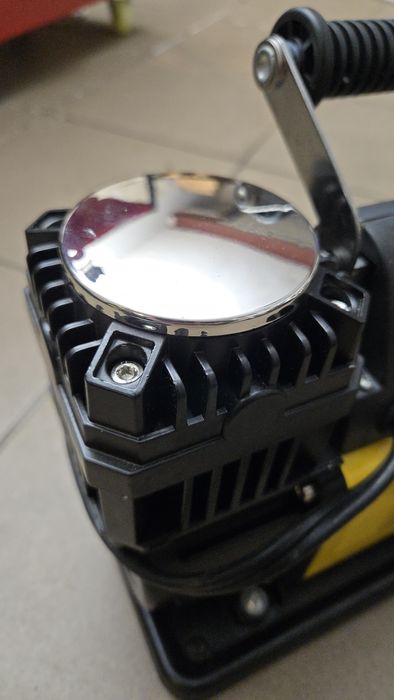 Kompresor samochodowy OFFROAD 12-13.5V 300l/min