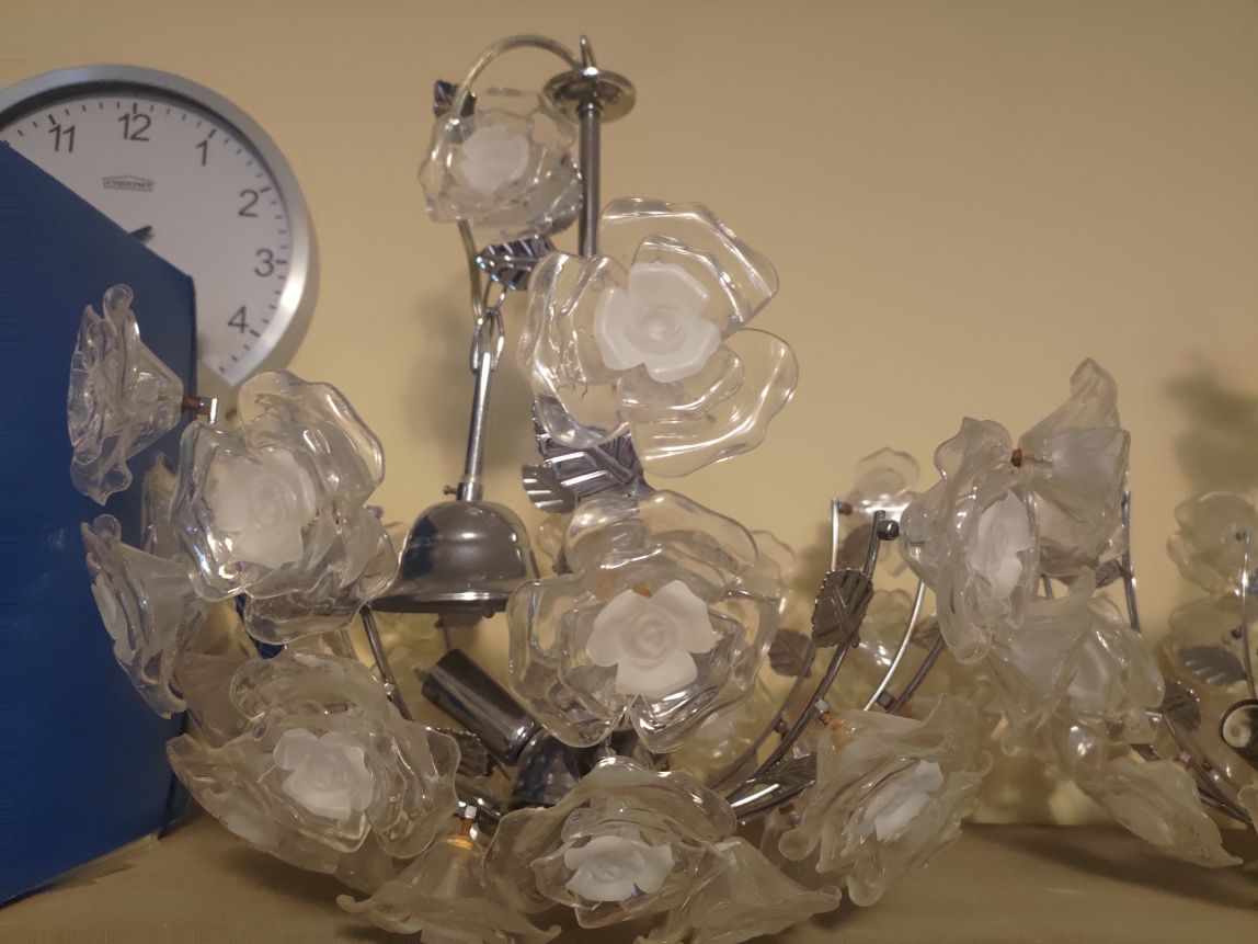 Lampa wisząca z kwiatami