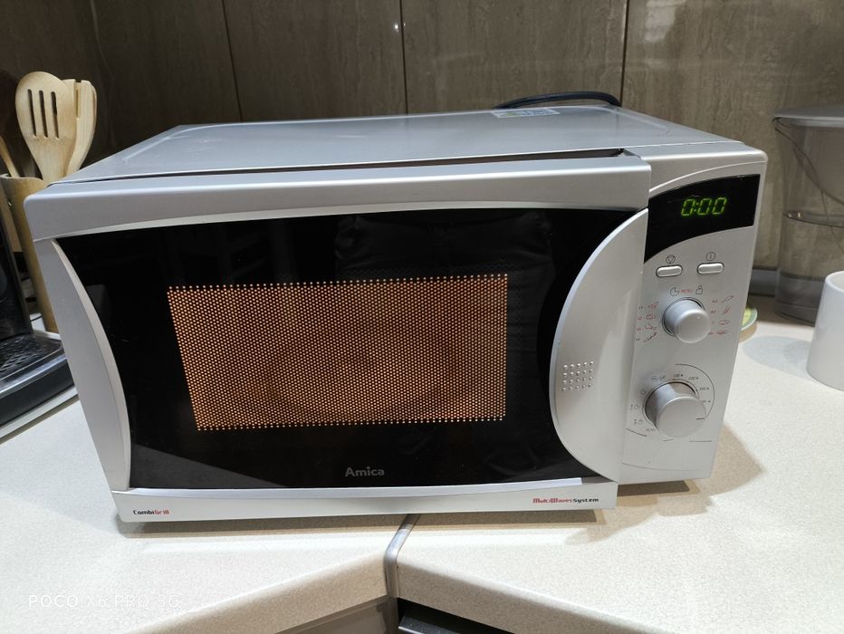 Mikrofala kolor srebrny wszystko działa