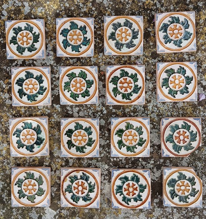 Azulejos hispano árabes feitos e pintados a mão