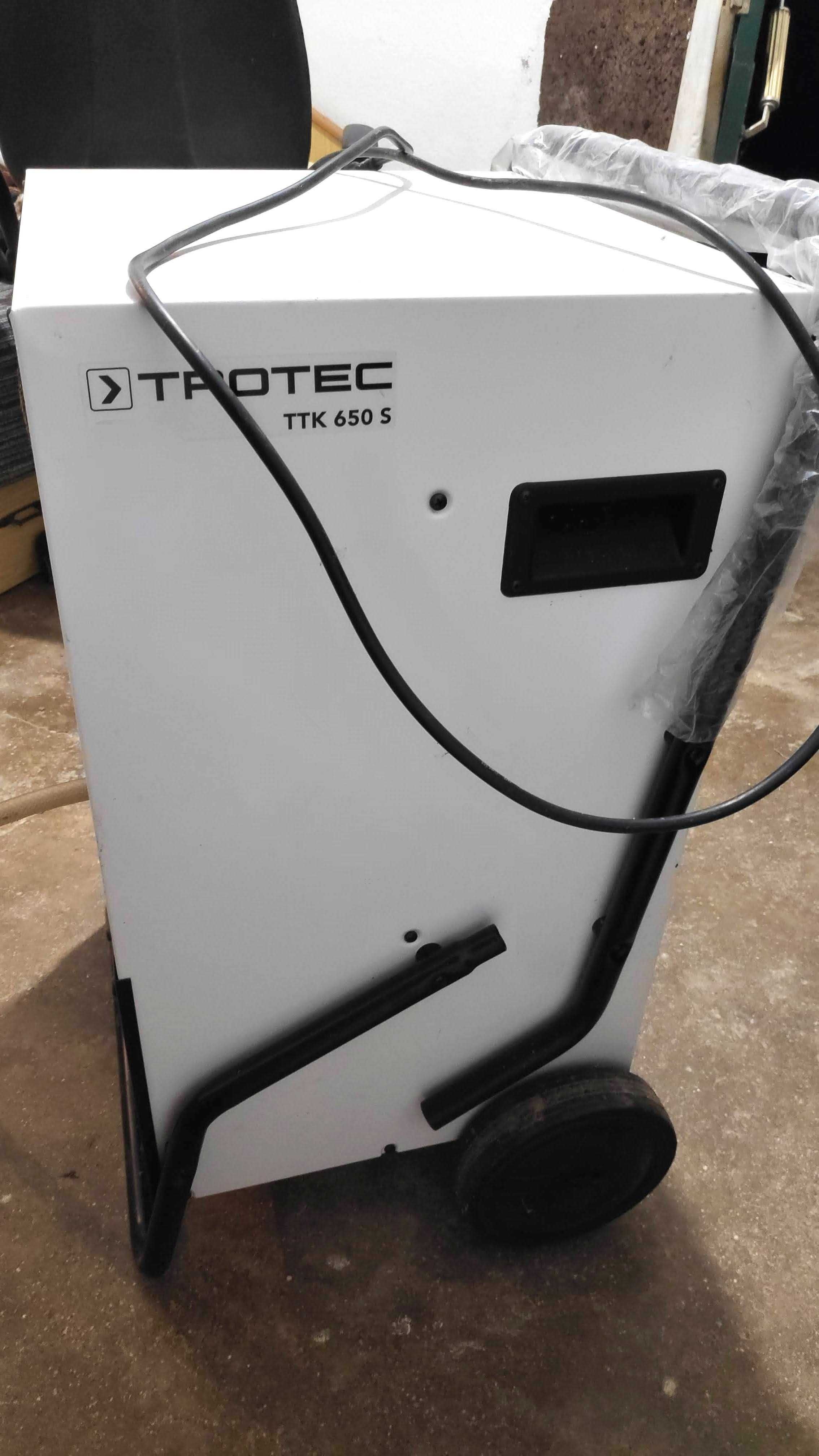 Desumidificador Profissional 100L/24h - p/1470m3 Praticamente novo