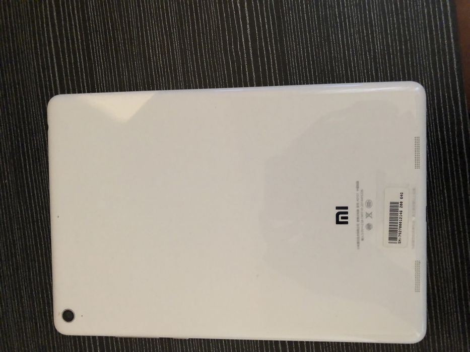 Продам планшет Xiaomi Mi Pad с  чехлом (батарея плохая)